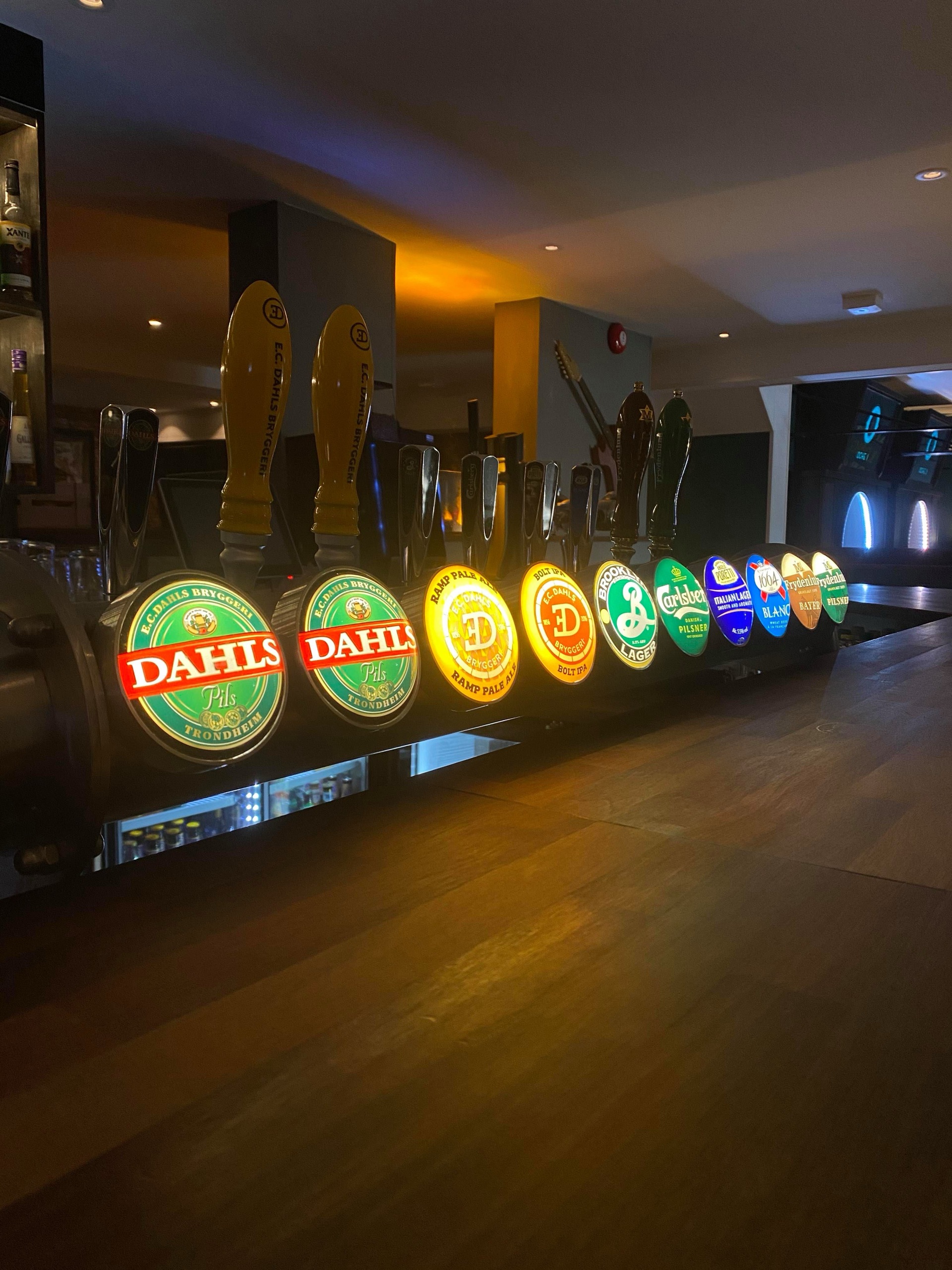 Tordenskjold Pub - tappekraner med Dahls, Brooklyn Lager og mer