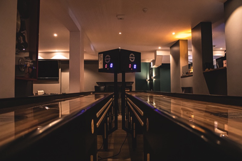Shuffleboard med elektronisk poengstavle på Tordenskjold